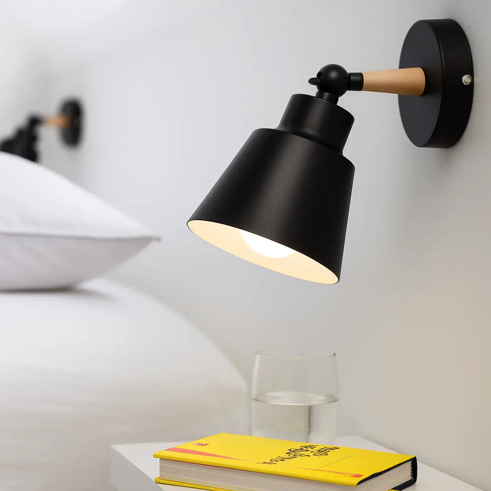 Minimalistische Wandleuchte Holz und Metall mit Kabelschalter – Ansicht 8