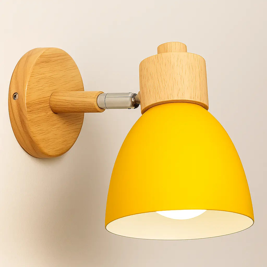 Moderne Wandleuchte aus Holz und Metall im nordischen Design