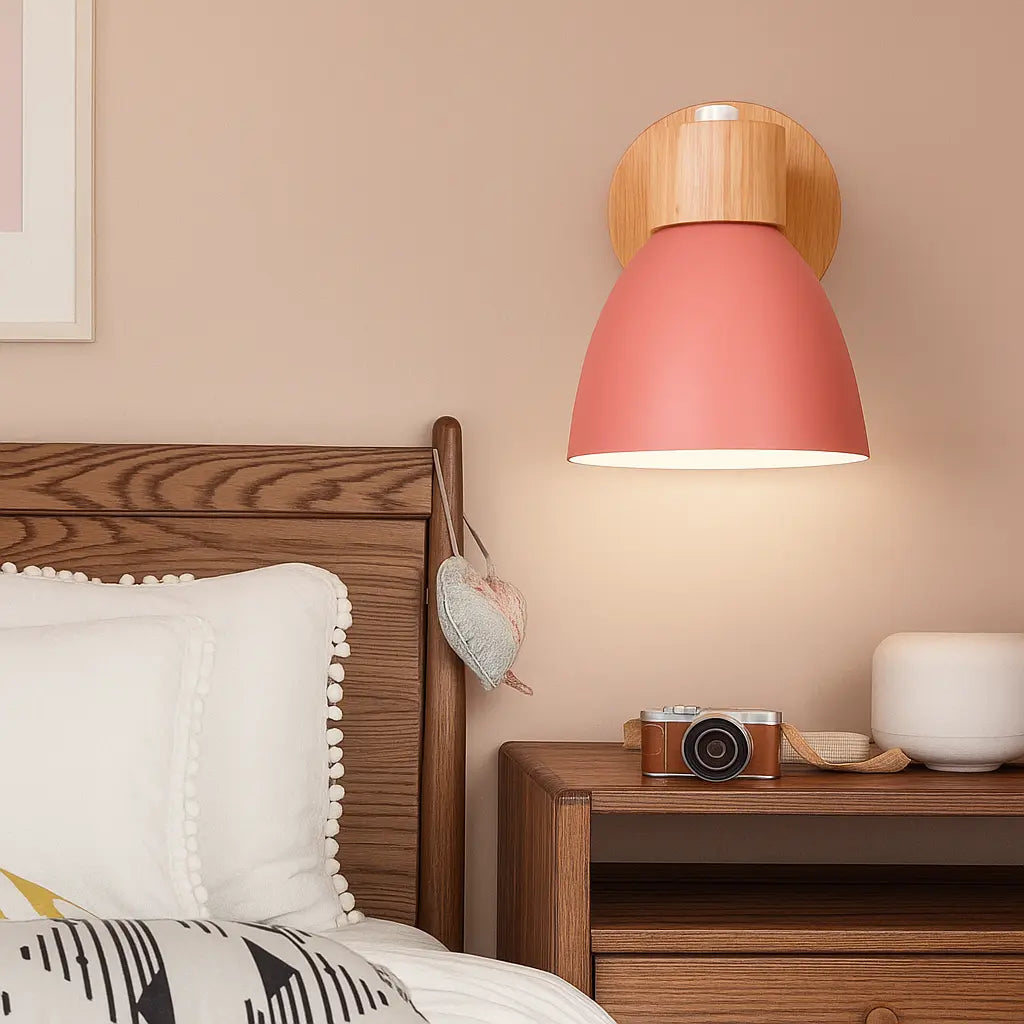 Moderne Wandleuchte aus Holz und Metall im nordischen Design – Ansicht 8