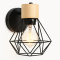 Industrial Wandleuchte mit geometrischem Metallkäfig auf Holzsockel