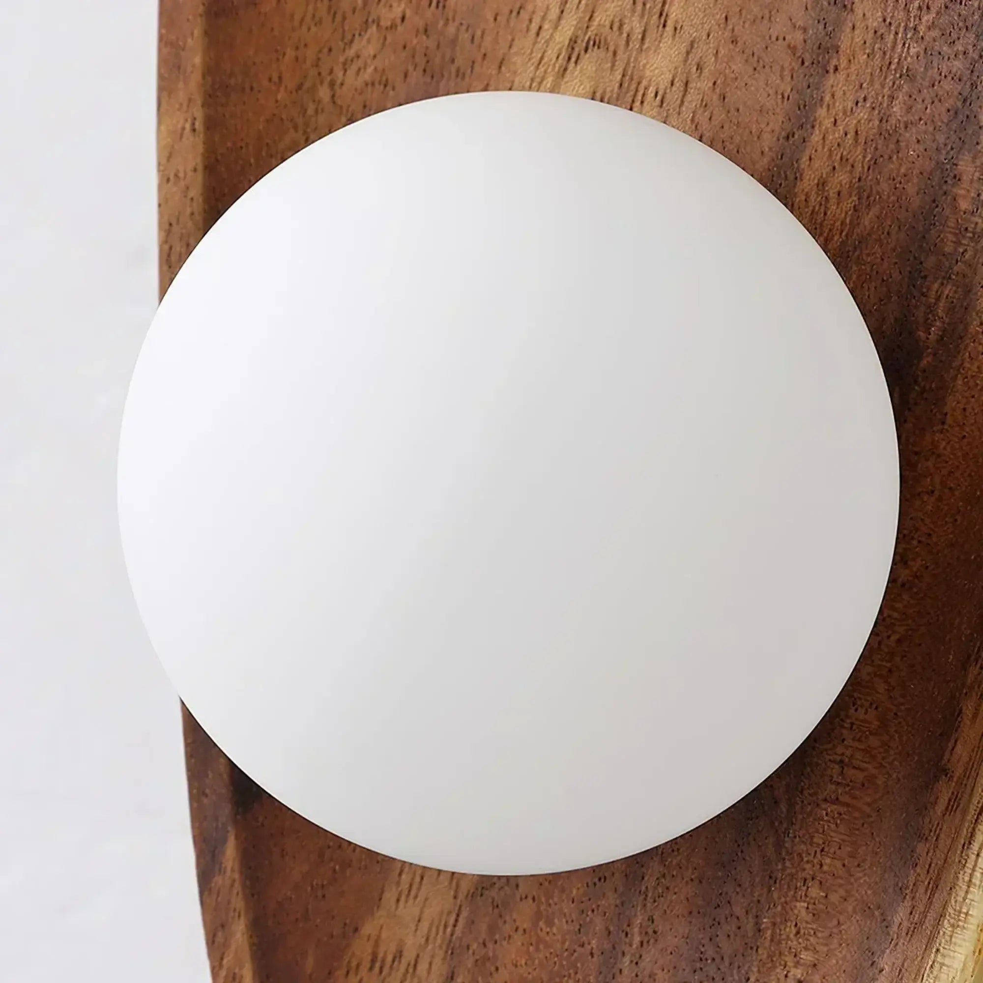 LED Wandleuchte aus Naturholz mit warmweißem Licht im modernen Design – Ansicht 5