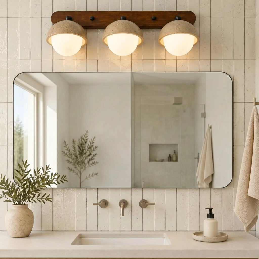 Bad Wandleuchte aus Travertin und Holz mit Opalglas Globen im Wabi Sabi Stil – Ansicht 5